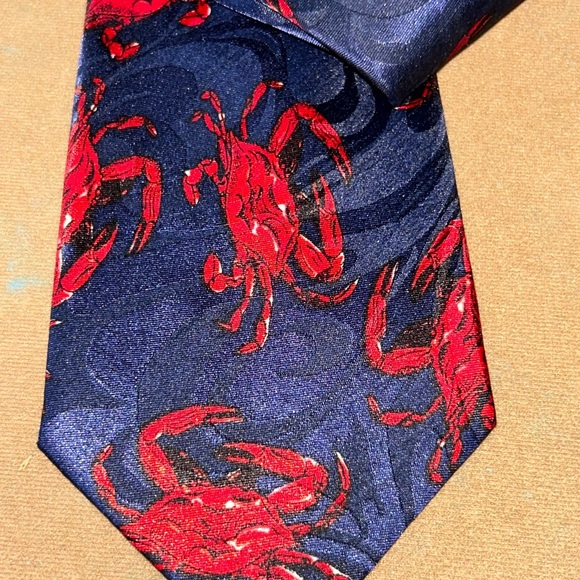 Men’s Tie with Red Crab Print - Picture 2 of 3